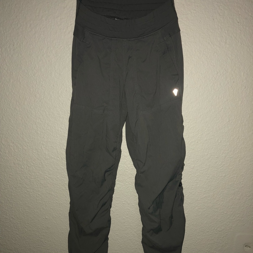 Ivivva/Lululemon studio pants